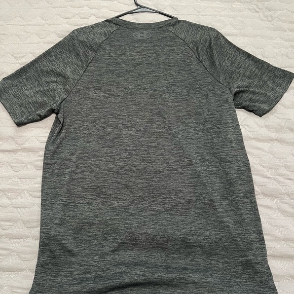 Under Armour - Dark Green Shirt - Men’s Size M - Picture 3 of 3